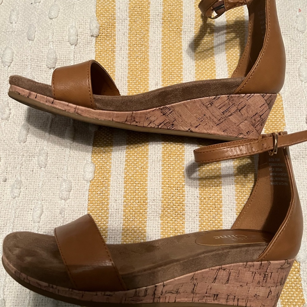 Jessica Cline size 7.5 sandals.